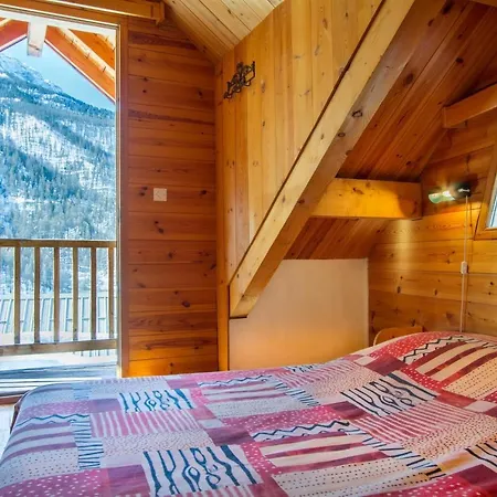 Le Queyrellin Hameau Des Chazals Hautes Alpes 木屋